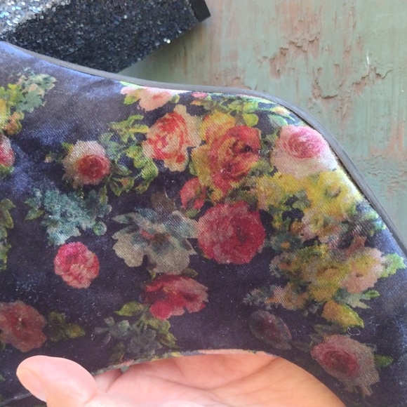 Not Rated brand, beautiful velvet/floral print/ glitter heel bootie - Picture 4 of 9